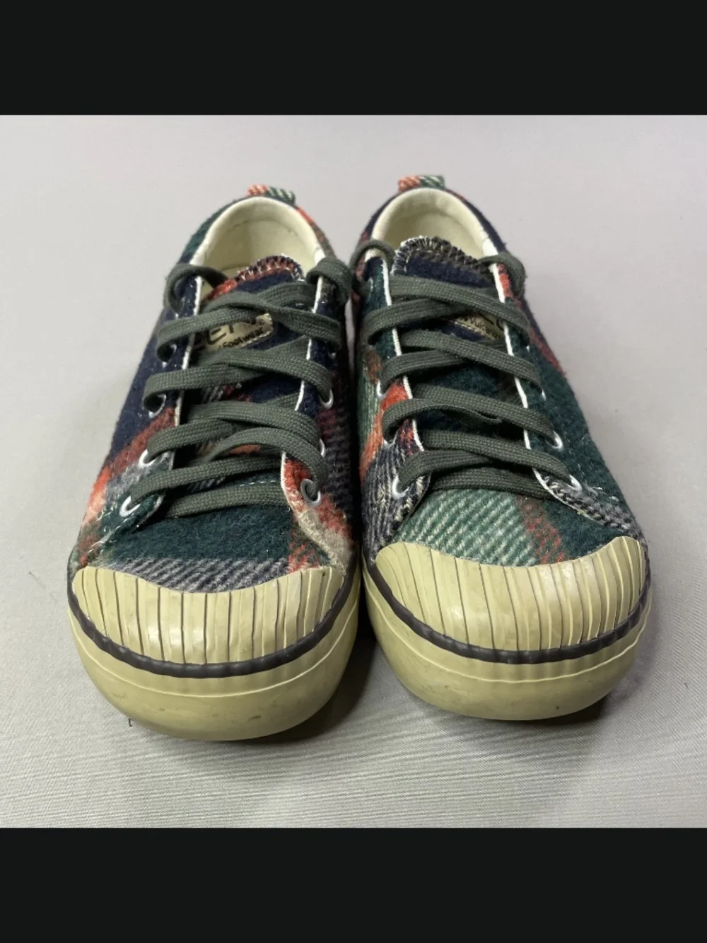 Keen Shoes Womens 5 green plaid flannel sneakers outdoor hiking camping gorp